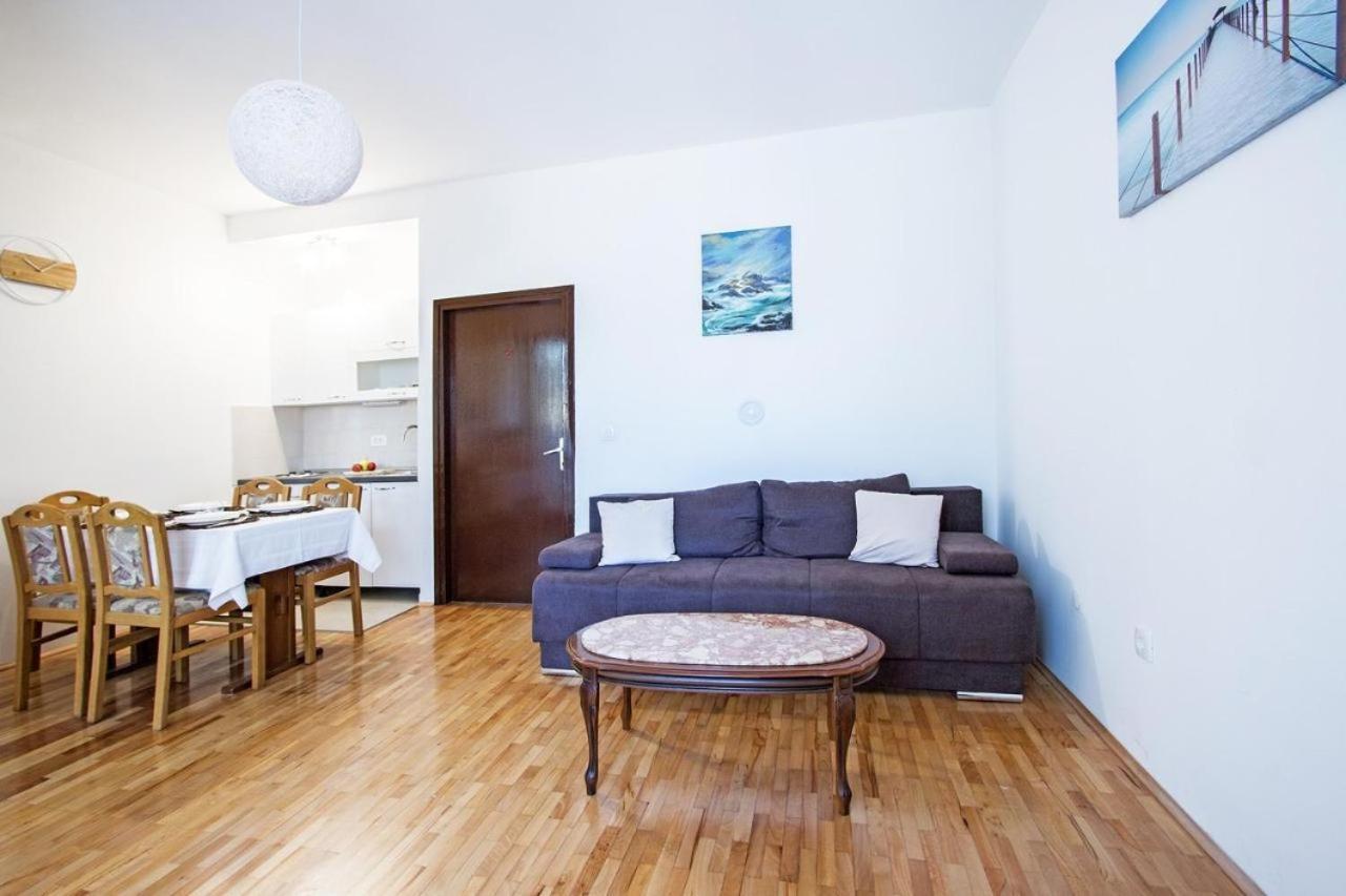Apartment Andrejka Peroj Exterior photo
